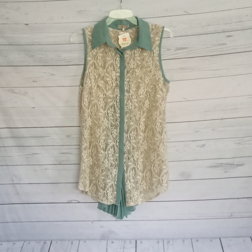 Altar'd State tunic lace top size large      0642